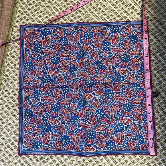 Allen Edmonds Silk Pocket Square - Picture 10 of 10
